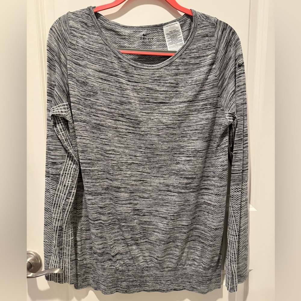 Nike Epic DriFit crew neck size L EUC